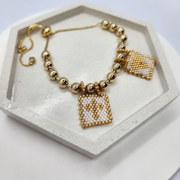 Pulsera con Escapularios de Distintos Colores