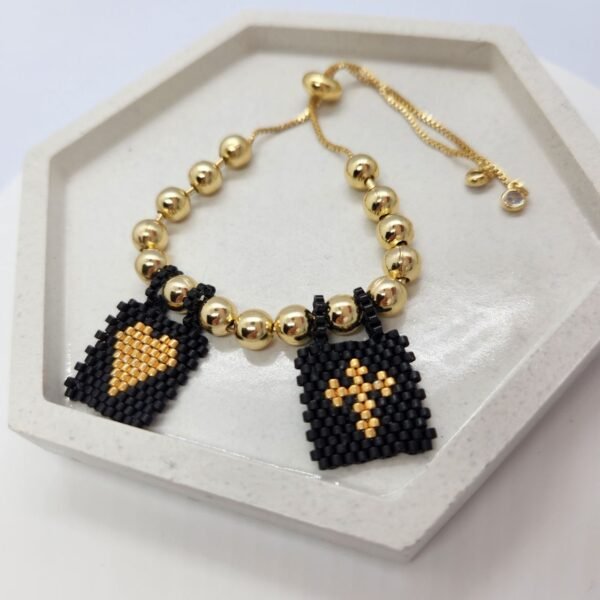 Pulsera con Escapularios de Distintos Colores